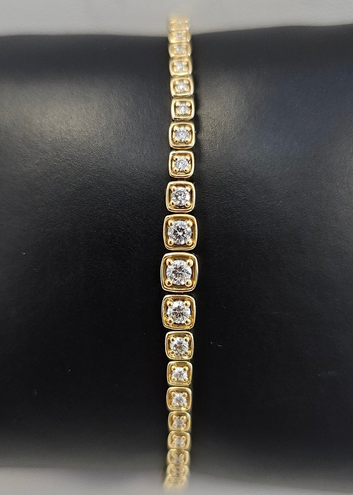 Graduated Diamond Bracelet made in 14-Karat Yellow Gold