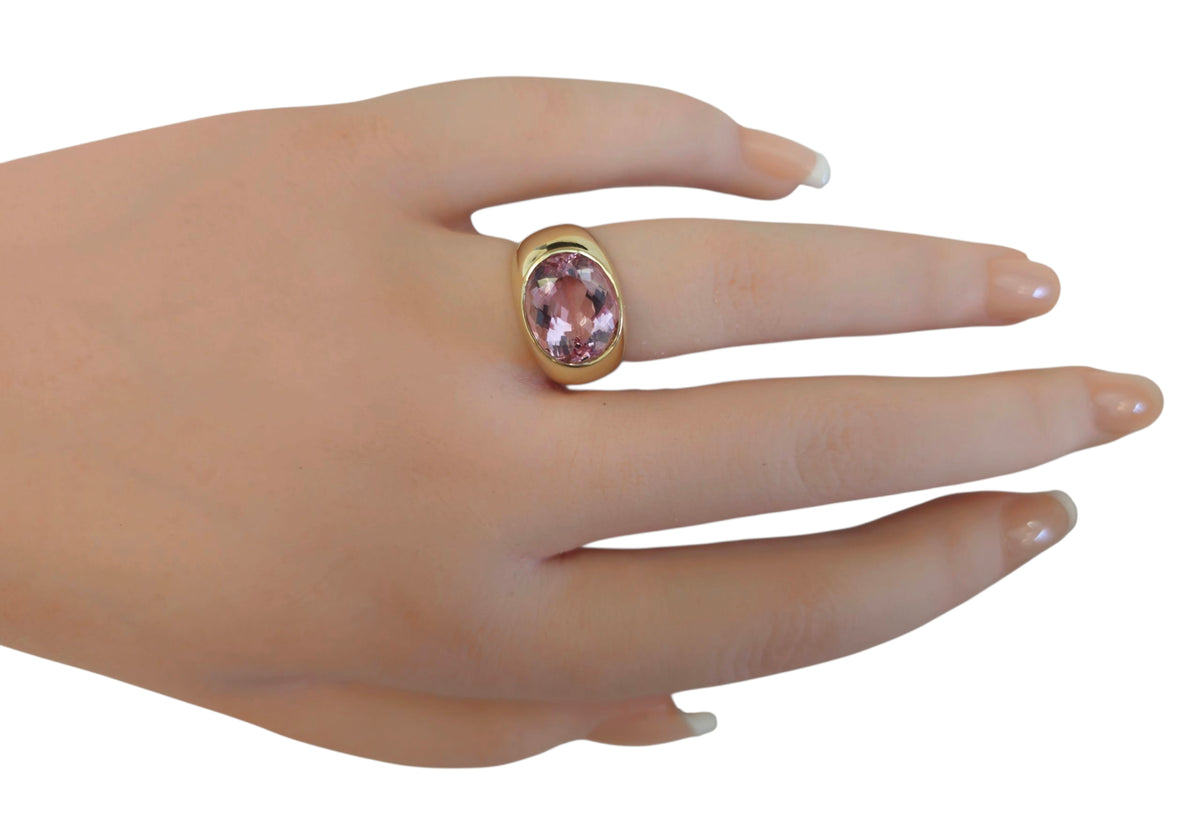 Oval Cut Kunzite Wide Band Ring in 14 Karat Yellow Gold