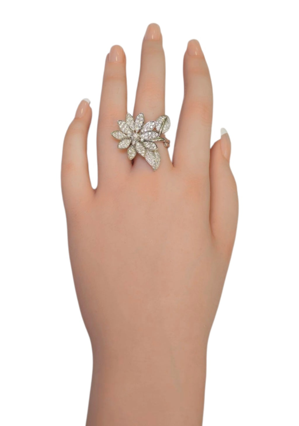 Flower Ring with Diamond in 18 Karat White Gold