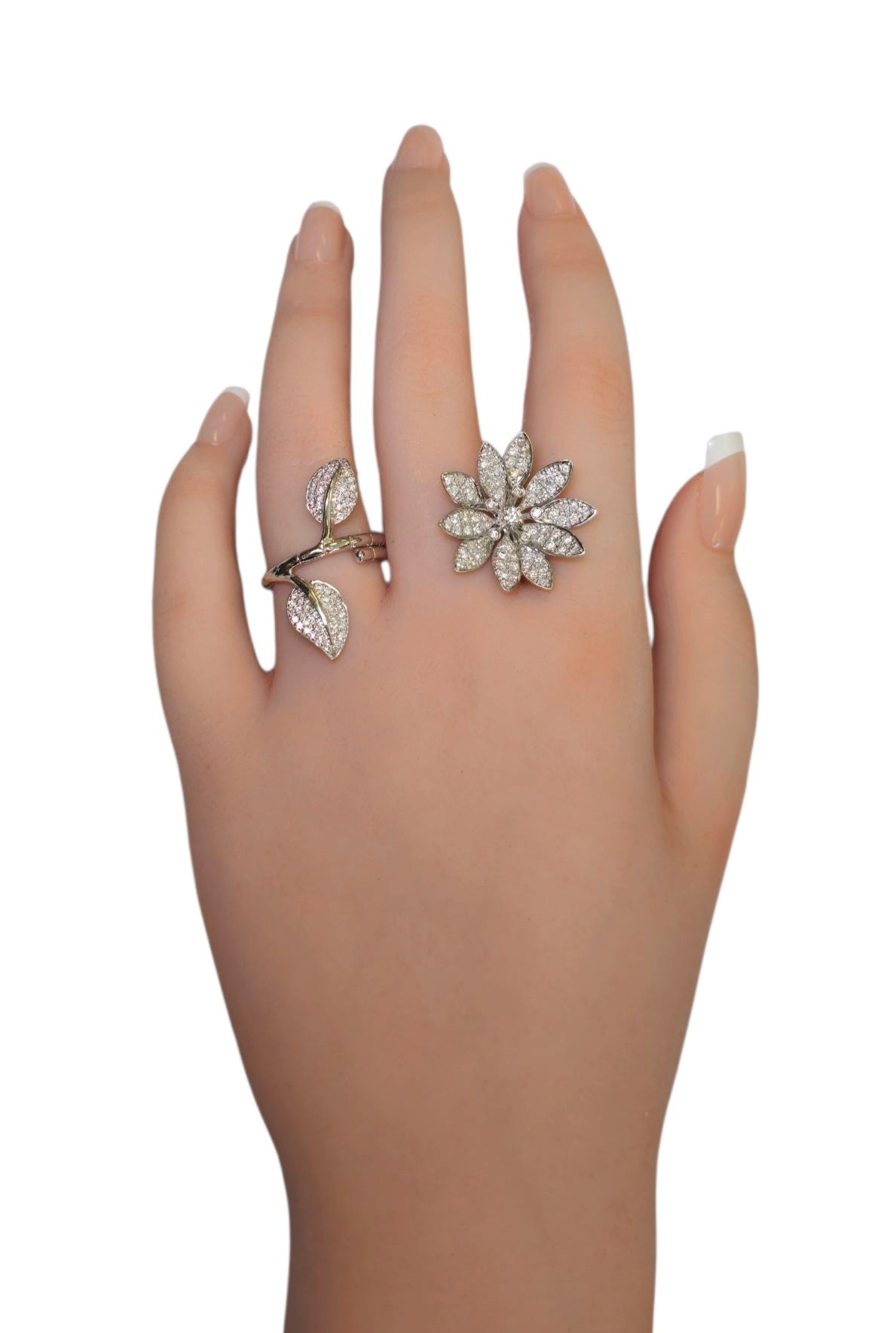 Flower Ring with Diamond in 18 Karat White Gold