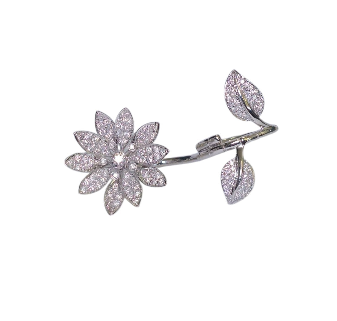 Flower Ring with Diamond in 18 Karat White Gold