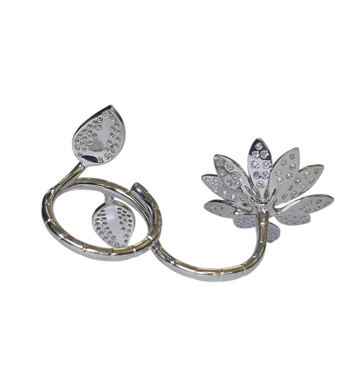 Flower Ring with Diamond in 18 Karat White Gold