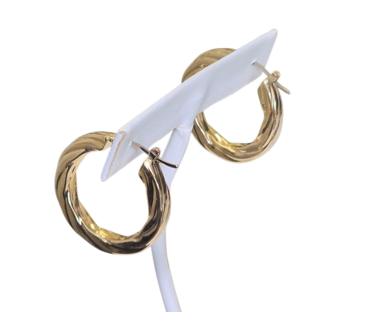 Twisted Hoop Earring in 18 Karat Yellow Gold