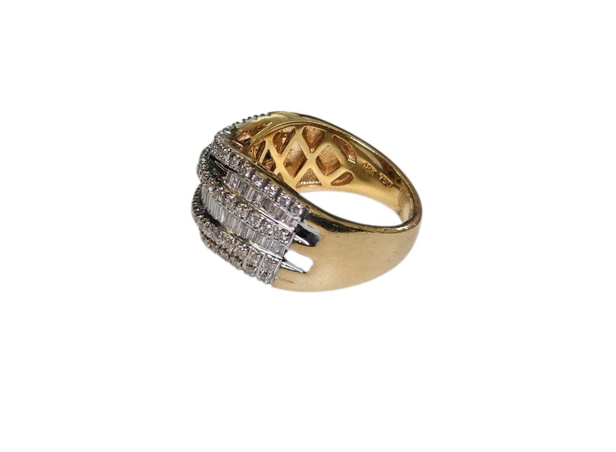 Baguette and Round Diamond Ring in 18 Karat Yellow Gold