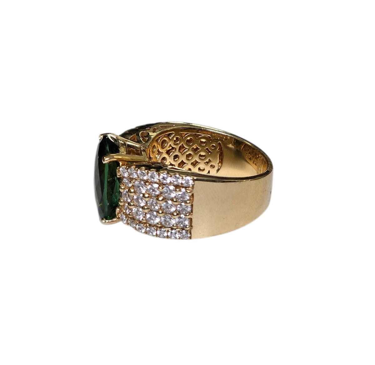 Peridot Diamond ring in 14 Karat Yellow Gold