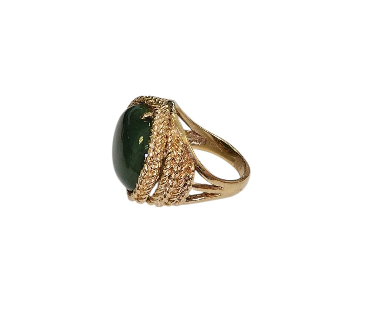 Vintage Jade Ring in 14 Karat Yellow Gold