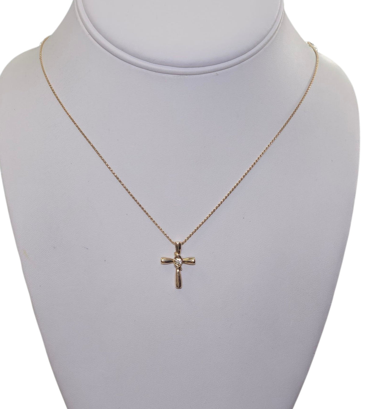 Cross Diamond Necklace in 14 Karat Yellow Gold