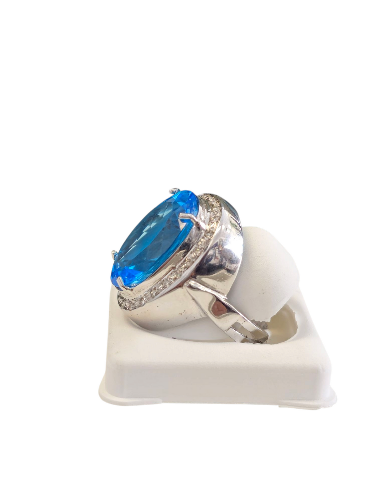 Oval Blue Topaz with Diamonds in 18 Kt White Gold Ring
