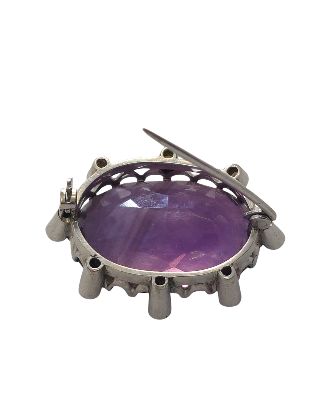 Oval Shape Brooch with amethyst (purple color) in 9Kt white Gold with seed pearls