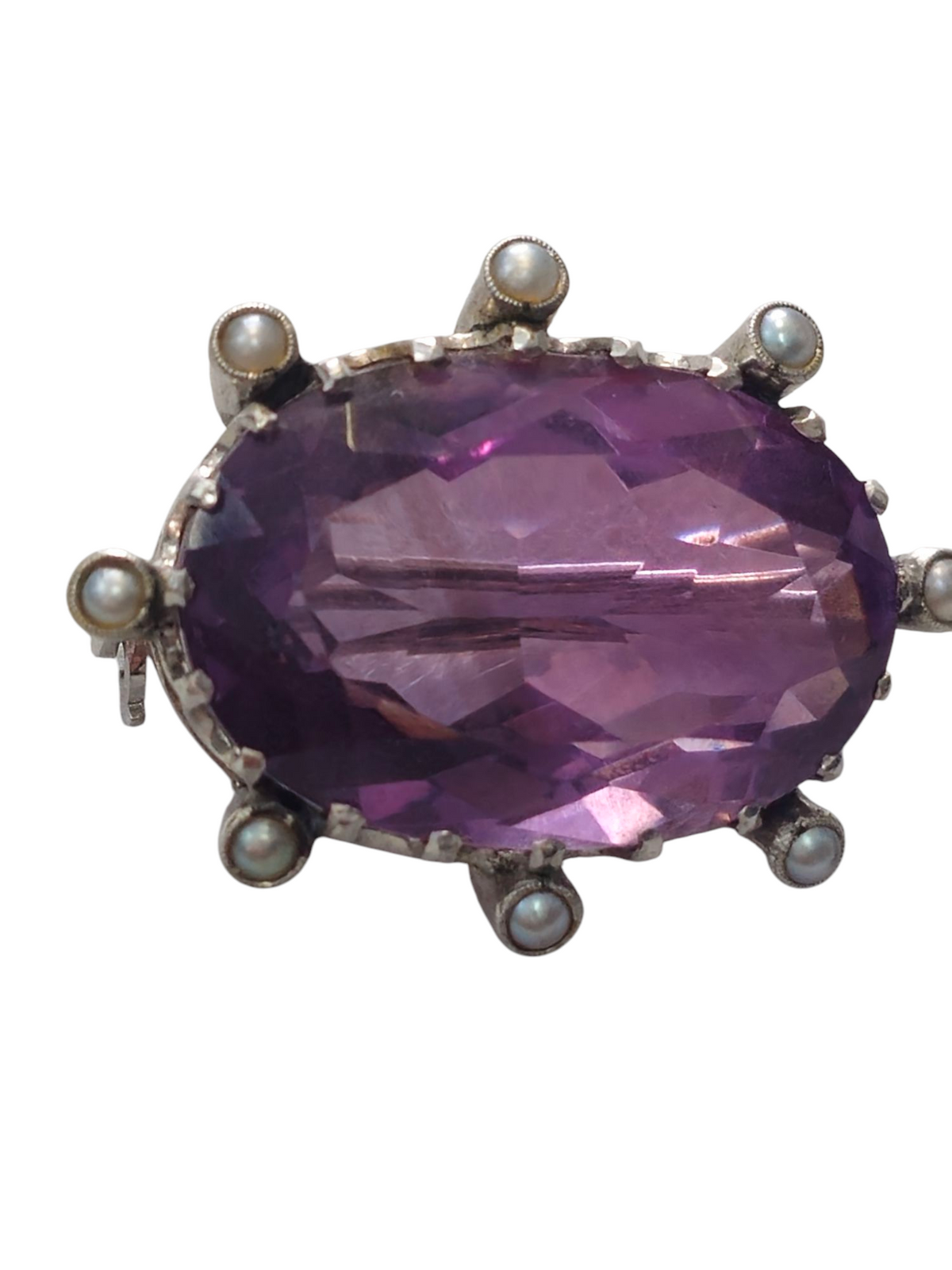 Oval Shape Brooch with amethyst (purple color) in 9Kt white Gold with seed pearls