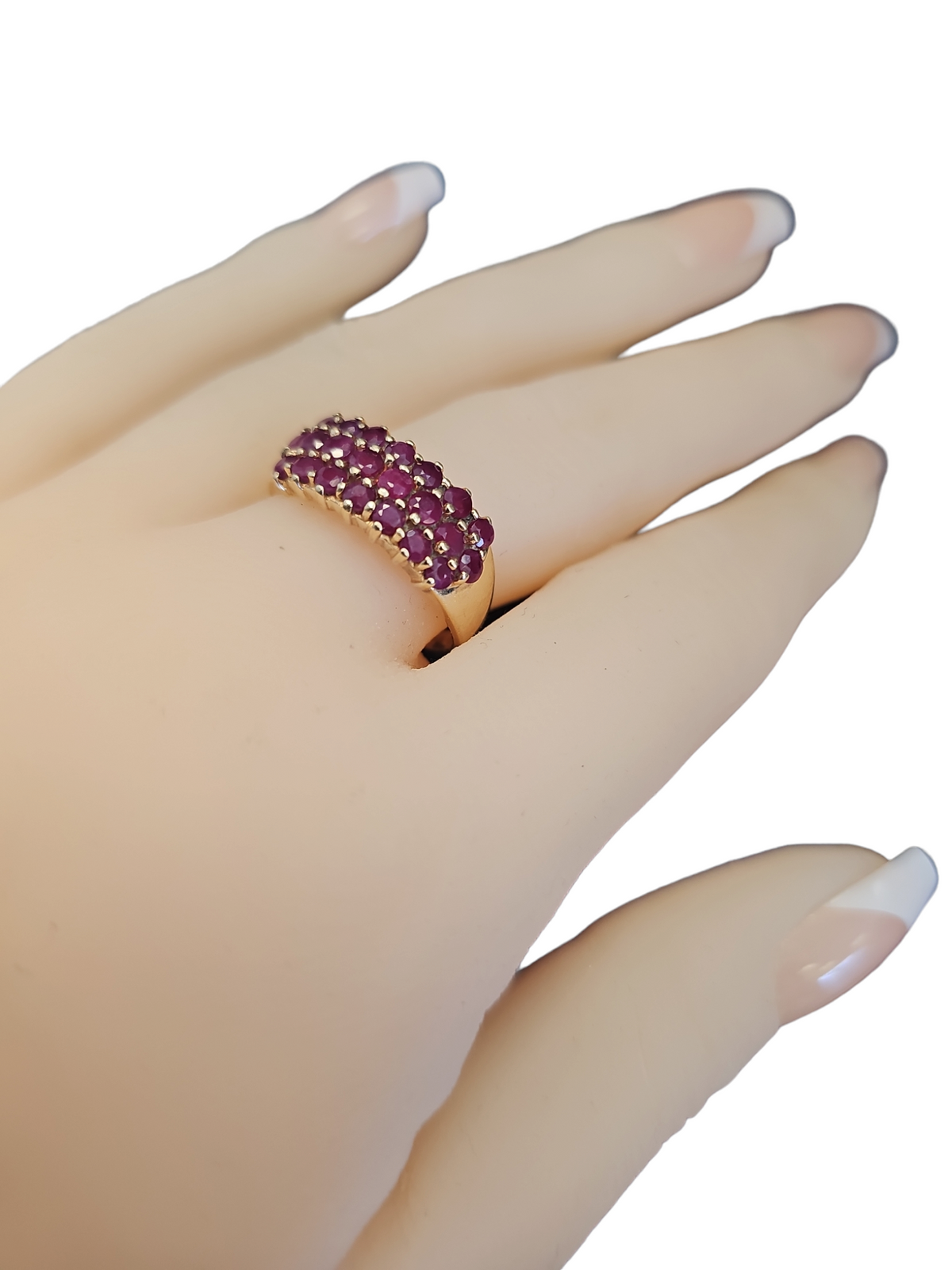 Ruby ring, 10kt Yellow Gold