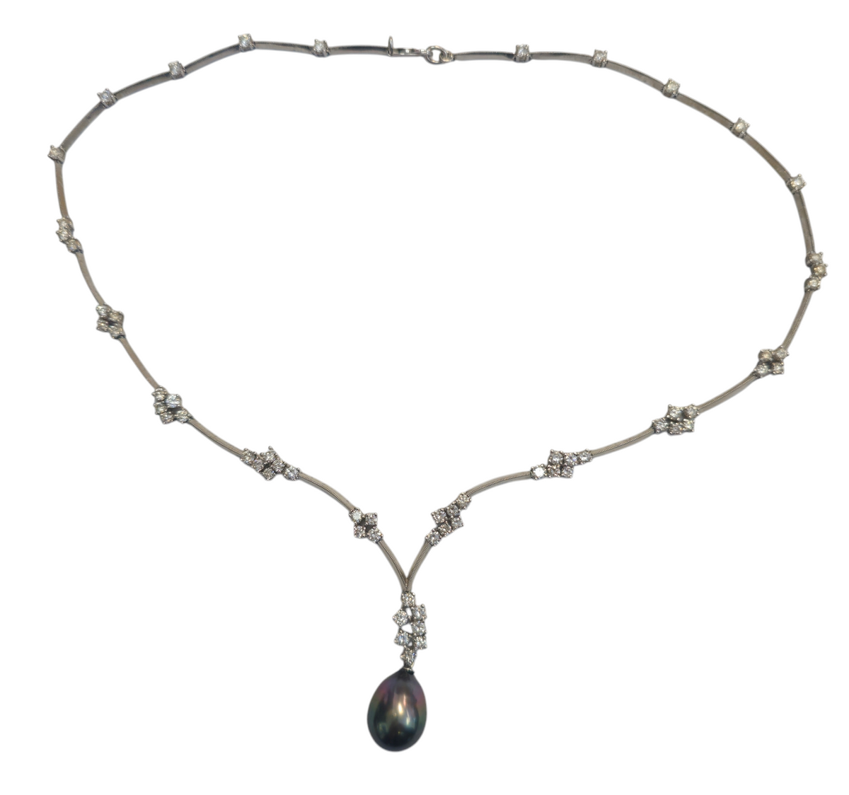 Black Pearl Diamond Necklace in 18 Kt Gold