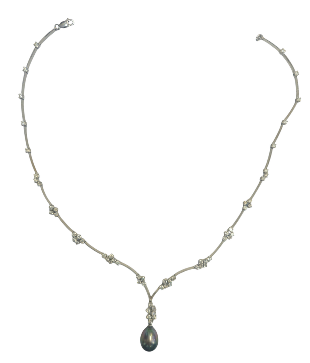 Black Pearl Diamond Necklace in 18 Kt Gold