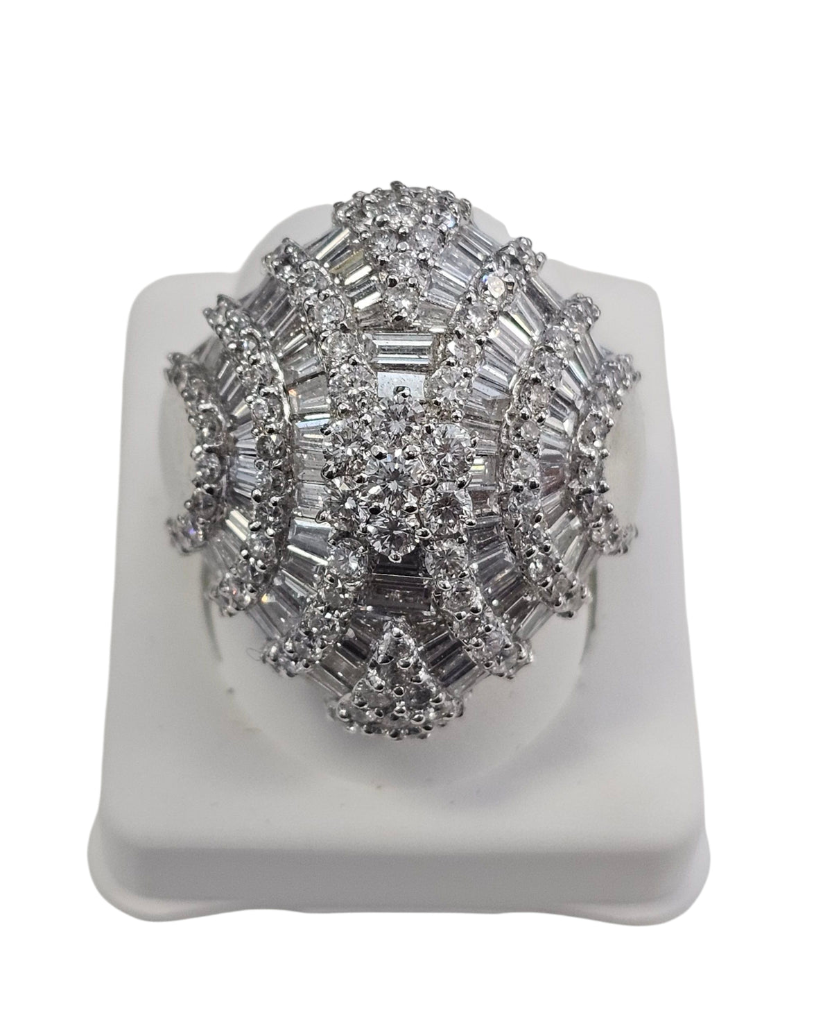 Dome Ring with Baguettes and Round Diamond in 18 Karat White Gold