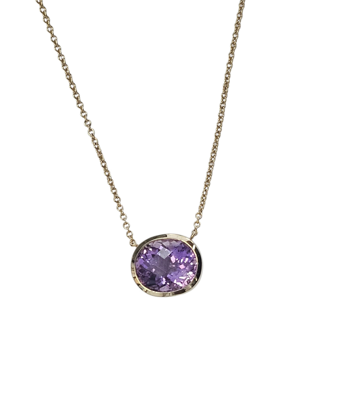 Oval Cut Amethyst Pendant Necklace in 14 Karat Yellow Gold
