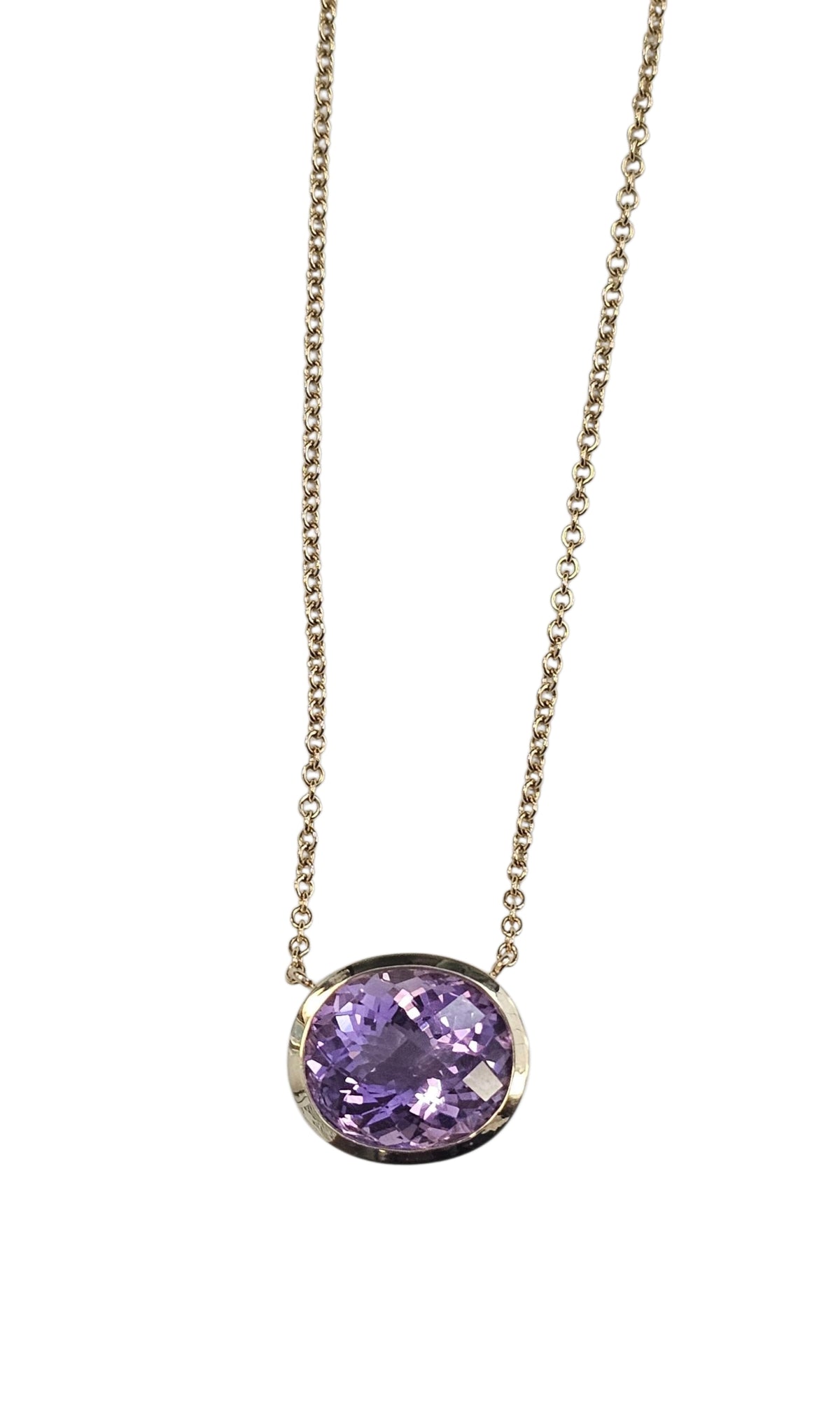Oval Cut Amethyst Pendant Necklace in 14 Karat Yellow Gold