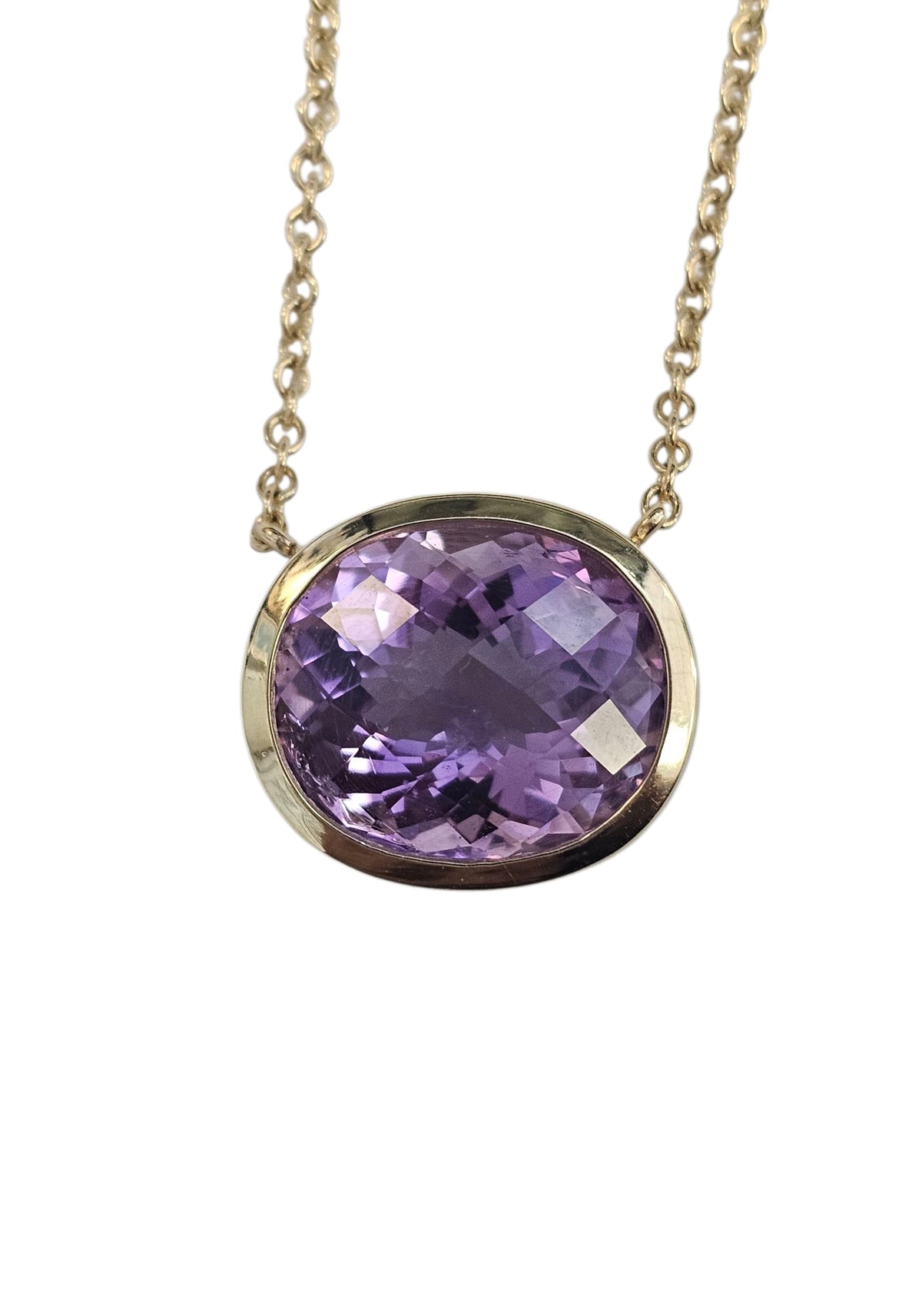 Oval Cut Amethyst Pendant Necklace in 14 Karat Yellow Gold