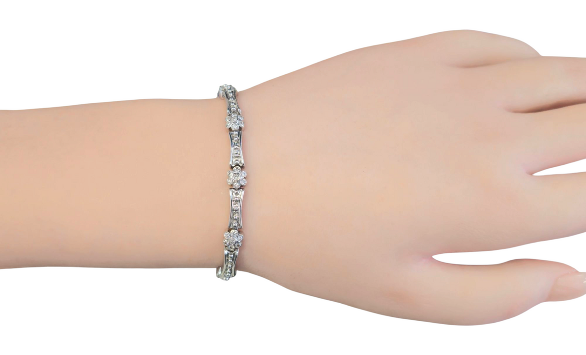 Vintage Floral Design Diamond Bracelet in 14Kt White Gold