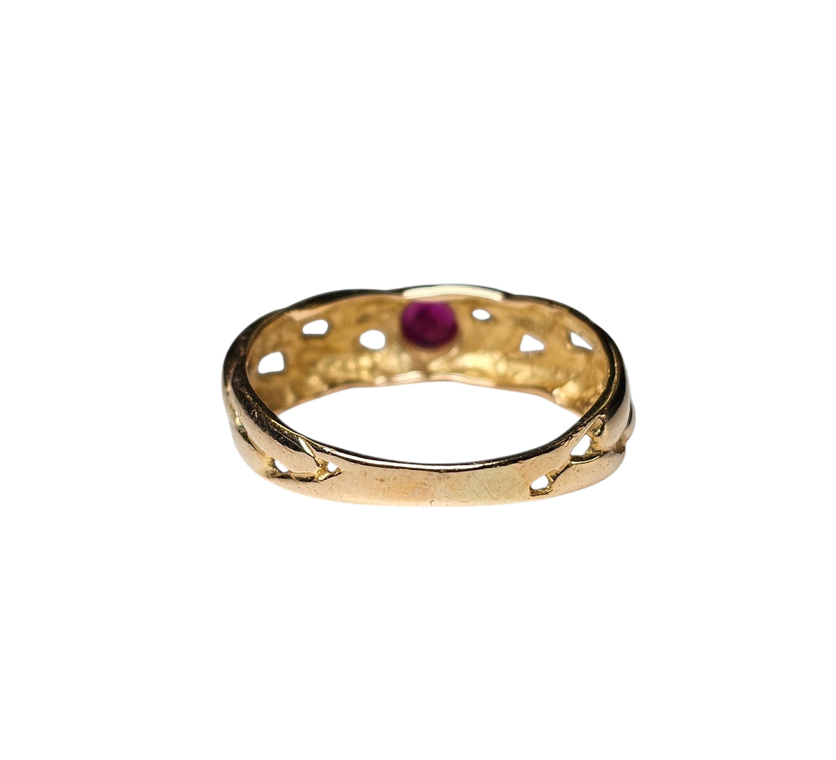 Vinatge Ruby Cabochon Ring in 14 Karat Yellow Gold