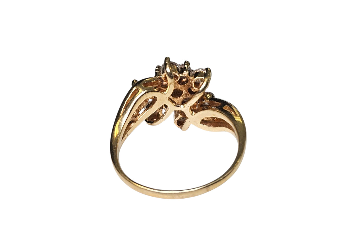 Exquisite Gold and Diamond Cluster Star Ring 14 Karat Yellow Gold