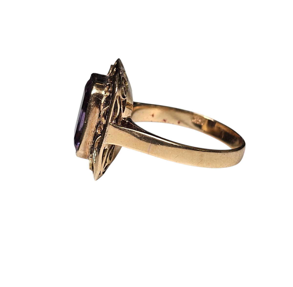 Vintage Amethyst Ring in 14 Karat Yellow Gold