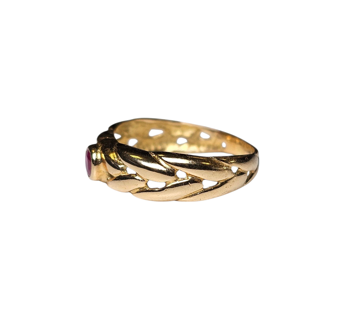 Vinatge Ruby Cabochon Ring in 14 Karat Yellow Gold