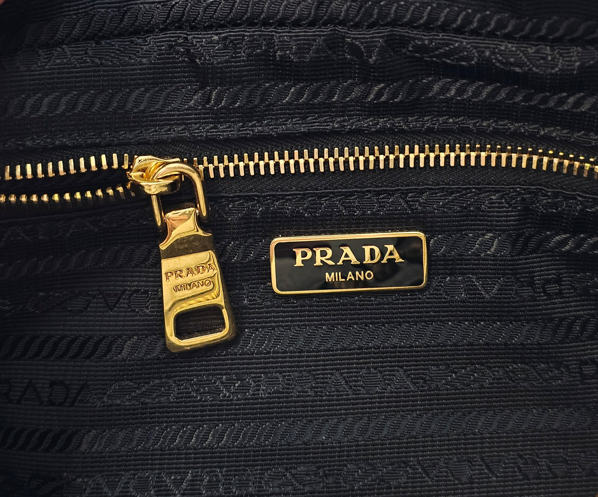 WHITE LEATHER PRADA SHOULDER CAMERA HANDBAG