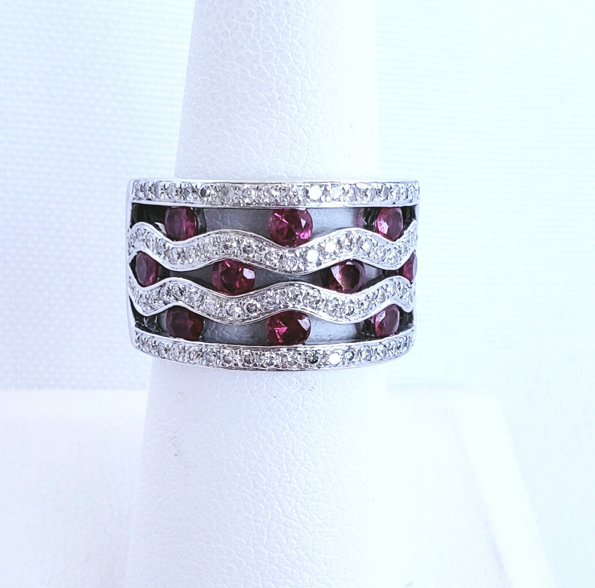 Ruby and Diamond Ring in 18Kt White Gold