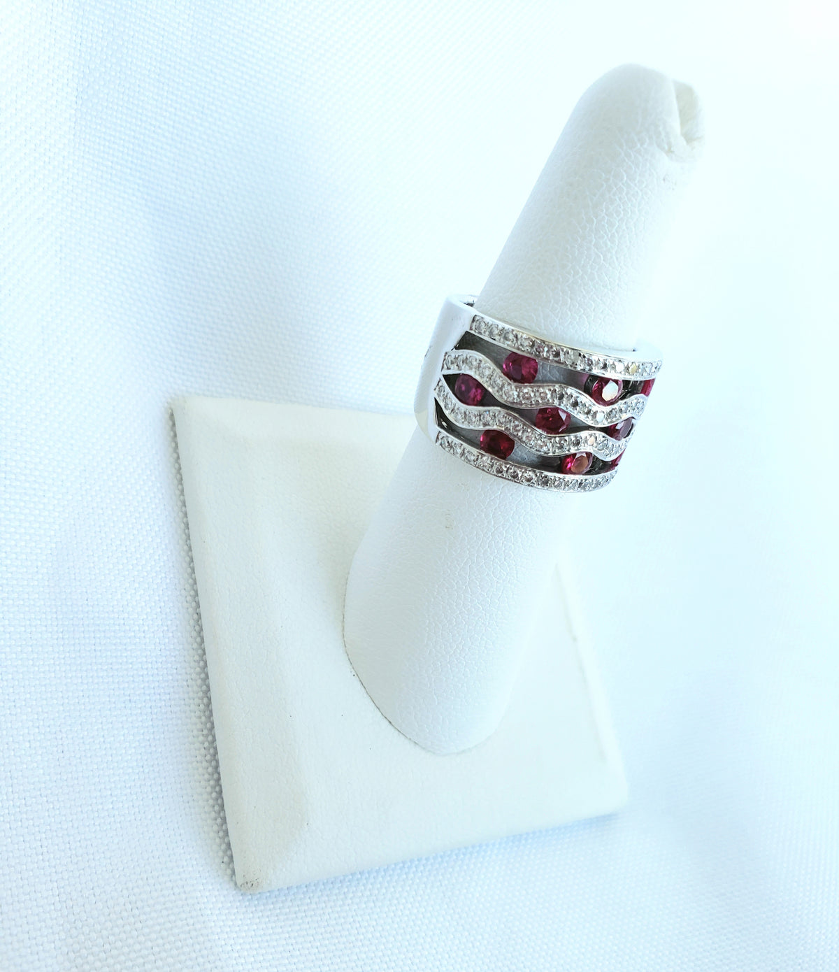 Ruby and Diamond Ring in 18Kt White Gold