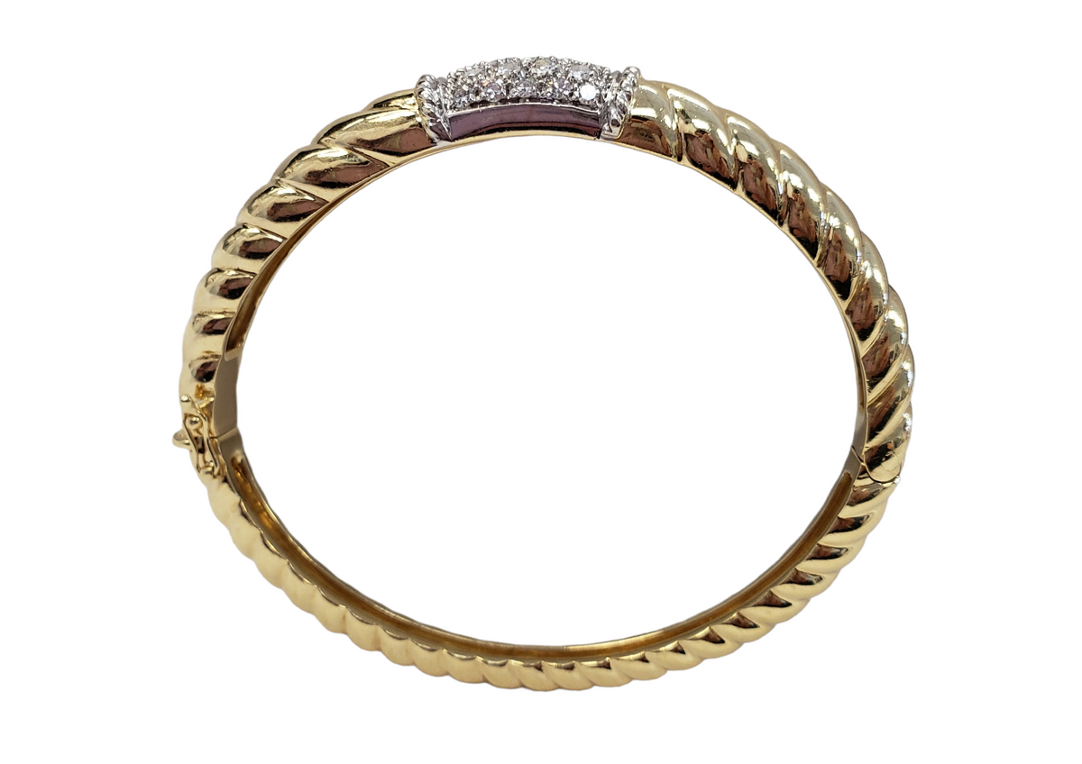 Diamond Bangle Bracelet in 18Kt Yellow Gold