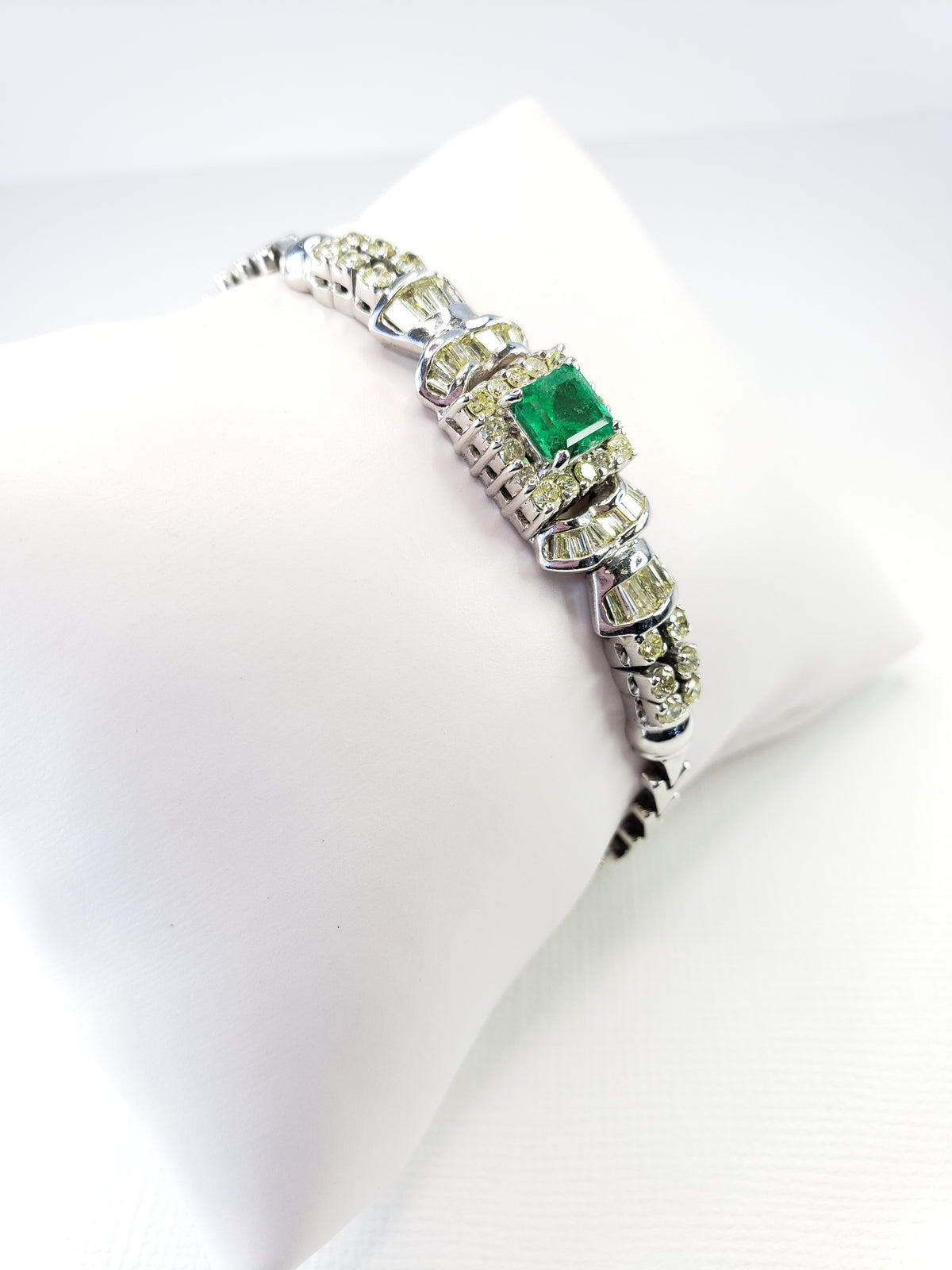 Vintage Emerald and Diamond Bracelet in 18Kt White Gold
